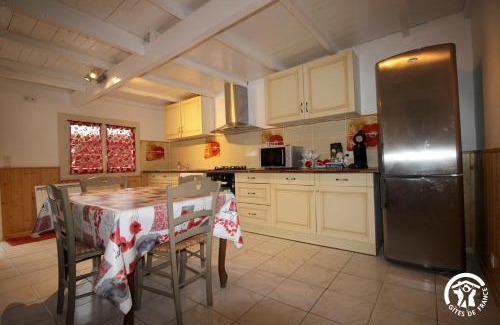 Bars House | Family-Friendly Retreat at Montalivet Beach