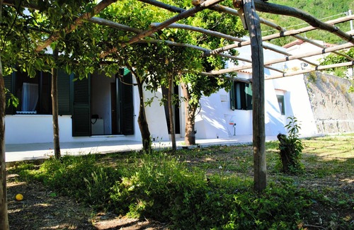 Pucara House | Inviting Montammare House with Kitchen Amenities