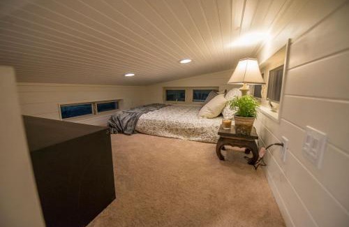 Waco House | Elegant Tiny House Getaway Near Magnolia in Waco