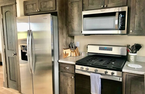 Ennis House | Mountain Retreat with Breathtaking Views & Top Amenities