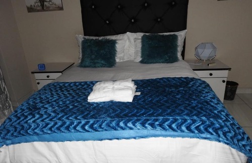 Sinoville Bed & Breakfast | Budget-Friendly Montana Guest House with Pool and Family Amenities