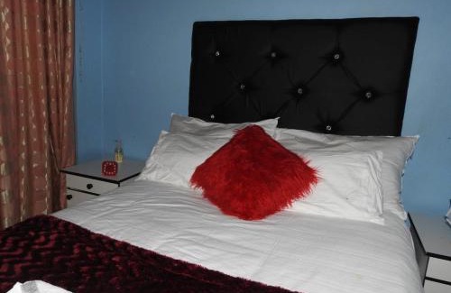 Sinoville Bed & Breakfast | Budget-Friendly Montana Guest House with Pool and Family Amenities