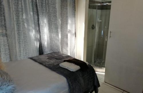Sinoville Bed & Breakfast | Budget-Friendly Montana Guest House with Pool and Family Amenities