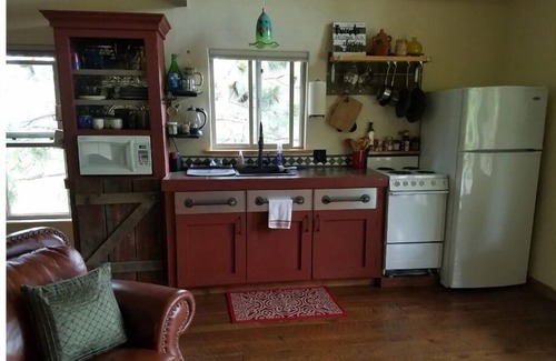 Proctor Cabin | Top-Rated Montana Mountain Guest Cabin with Ocean View