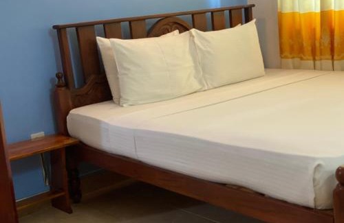 Anuradhapura House | Cozy Montana Rest: Family-Friendly Stay with Breakfast