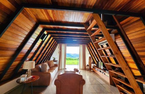 Bueno Brandao House | Discover Montanha Encantada: Family & Pet-Friendly Retreat