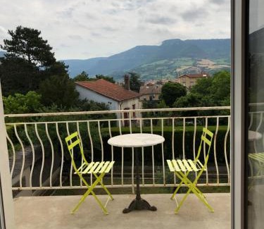 Millau Apartment | Family-Friendly Escape at Montcalm - Rated 9/10 by Guests