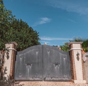 Sao Bras de Alportel House | Idyllic Monte 3 Alfarrobeiras with Oceanfront Pool Access