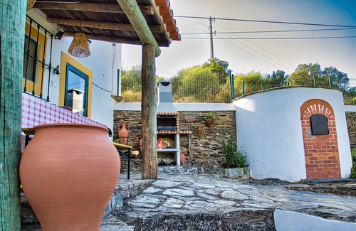 Alandroal Cottage | Explore Monte Alecrim Chalé de Campo with Private Pool
