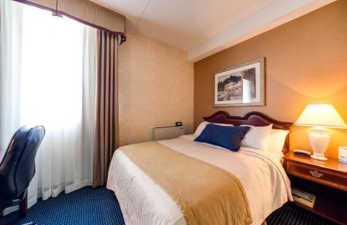 Gateway Hotel | Convenient Monte Carlo Inn Airport Suites with Breakfast & More