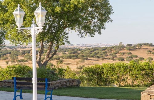 Castro Verde House | Relax at Monte da Ameixa Country House - 4-Star Retreat