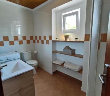 Santa Cruz House | Discover Monte da Vinha Nova: Pet-Friendly Getaway