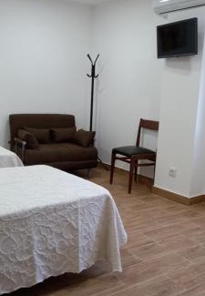 Santa Cruz House | Discover Monte da Vinha Nova: Pet-Friendly Getaway