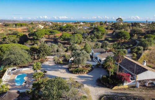 Porches House | Enchanting Monte das Areias with Ocean Views & Pool Access
