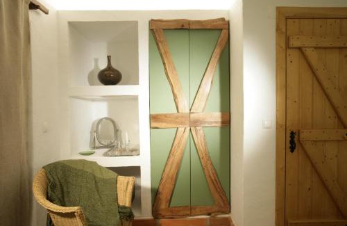 Casal da Caneira House | Monte Do Areeiro: Pet-Friendly Retreat with a 9.3 Rating