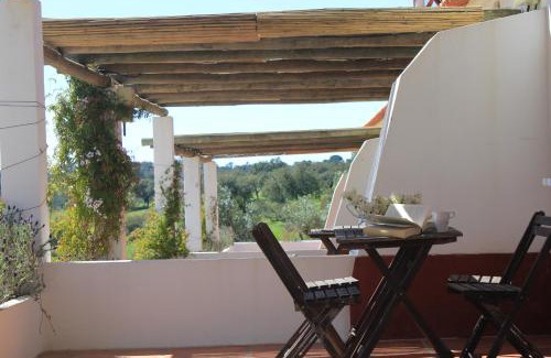 Casal da Caneira House | Monte Do Areeiro: Pet-Friendly Retreat with a 9.3 Rating