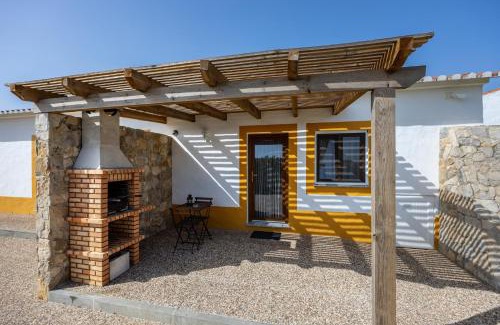 Camarate House | Monte do Tanoeiro - Casa Nova: Family-Friendly Retreat