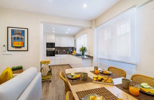 Caravelas Apartment | Relaxing Monte Estoril Seabreeze with Oceanfront Views