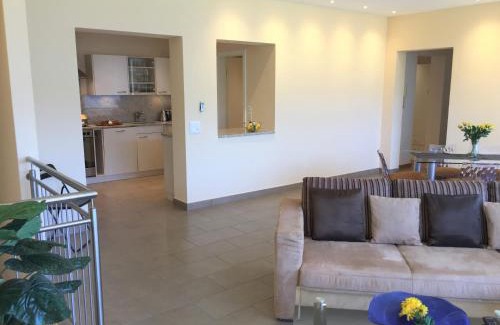 Orselina Apartment | Monte Fiorito by Fewotessin