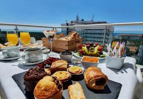 Vila Real Santo Antonio Hotel | Relax at Monte Gordo Hotel With Spa & Oceanfront Views
