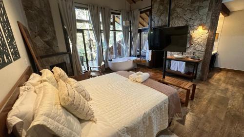 Centro Ski Chalet | Monte Mauá Chalés: Guest Rated 9.8 with Oceanfront Views