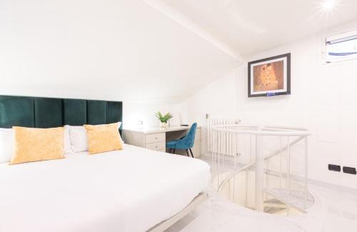 Borgonuovo Apartment | Top-Rated Monte Napoleone Split-level Terrace Apartment