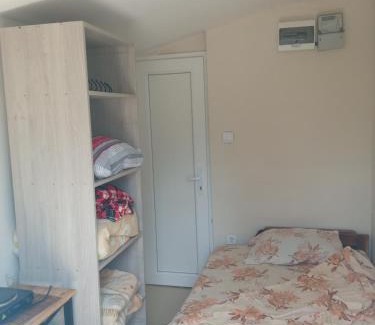 Podgorica House | Pet-Friendly Monte Room: Perfect for Family Getaways