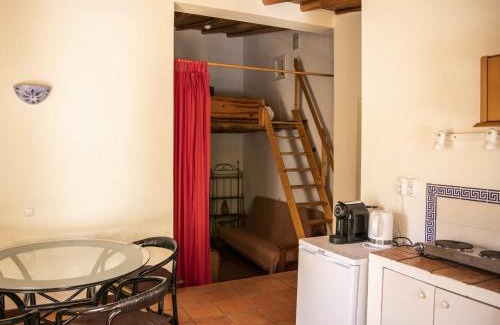 Lagos House | Monte Rosa Rural Guesthouse: Relax by the Oceanfront Pool