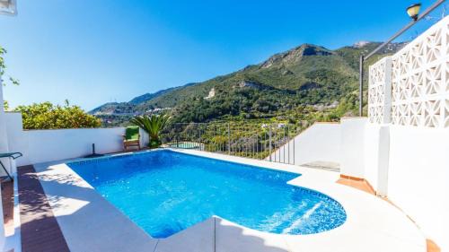 Ojen House | Relax at Monte Verde Ojén by Ruralidays - 4-Star Retreat
