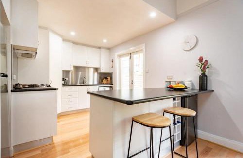 Newstead House | Monte-Vista: Convenient City Access with Family-Friendly Amenities