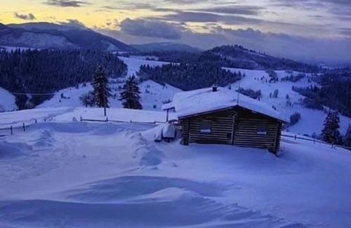 Soymy Ski Chalet | Discover Monte Vista: Pet-Friendly Retreat with Breakfast