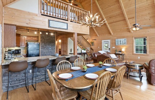 Monteagle Cabin | Monteagle Cabin: Scenic Views & Inviting Hot Tub Retreat