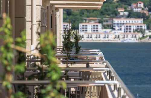 Kotor Hotel | Relax at Montebay Perla: 4-Star Oceanfront Getaway