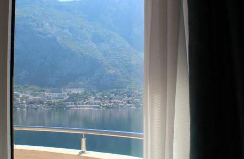 Kotor Hotel | Relax at Montebay Perla: 4-Star Oceanfront Getaway