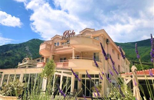 Kotor Hotel | Relax at Montebay Perla: 4-Star Oceanfront Getaway