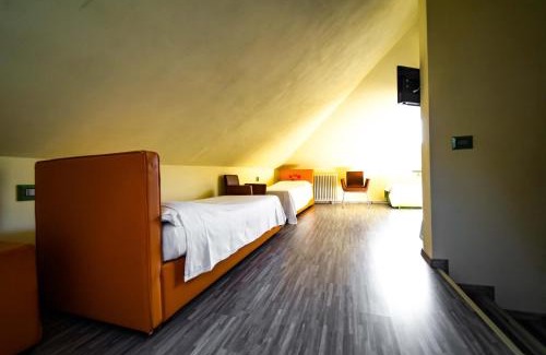 Lecco Bed & Breakfast | Oceanfront Montebello: Guest Rated 7.8 with Pool Access