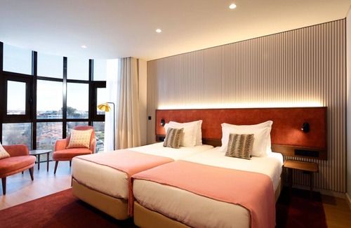 Viseu Hotel | Elegant Montebelo Viseu Congress Hotel with Pool & Spa