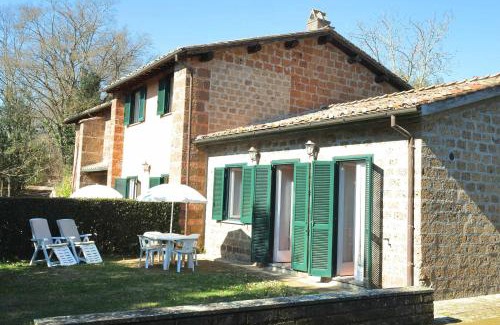 Capranica Apartment | Relaxing Retreat at Montecasciano Ortensia with Pool