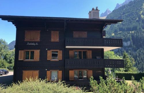 Champery Apartment | Monteilly A6: Guest Rated 9.2, Pet & Child Friendly Stay