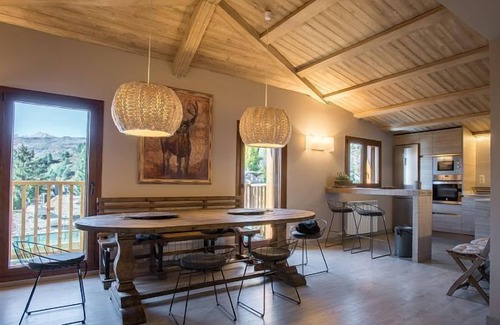 Panticosa Cottage | Elegant MONTELIA Penthouse with Lake View & Spa