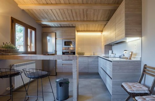 Panticosa Cottage | Elegant MONTELIA Penthouse with Lake View & Spa