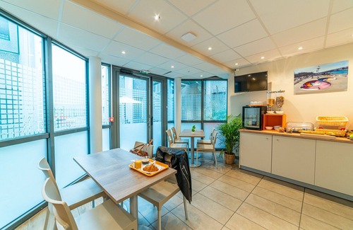 Viviani - Bonnevay Apartment | Discover Montempô Apparthôtel Lyon Sud with Spa & Breakfast