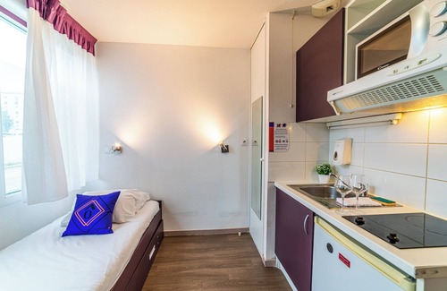 Viviani - Bonnevay Apartment | Discover Montempô Apparthôtel Lyon Sud with Spa & Breakfast