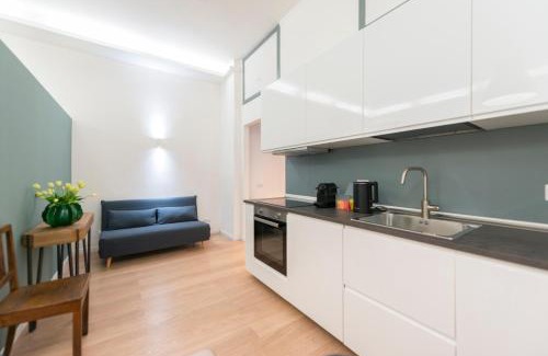 Borgonuovo Apartment | Stylish Stay at Montenapoleone: 5 Min to Duomo