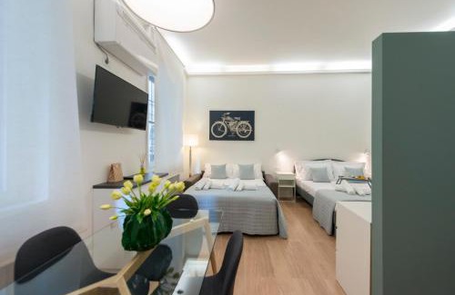 Borgonuovo Apartment | Stylish Stay at Montenapoleone: 5 Min to Duomo