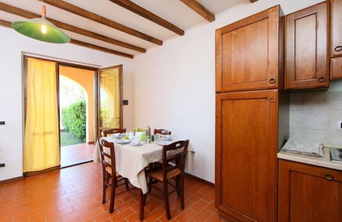 Suvereto Apartment | Pet-Friendly Montepitti: Oceanfront Bliss & Spa Retreat
