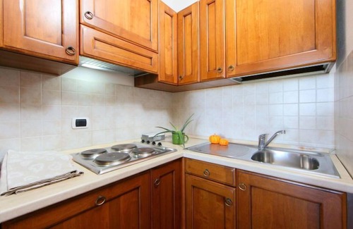 Suvereto Apartment | Pet-Friendly Montepitti: Oceanfront Bliss & Spa Retreat