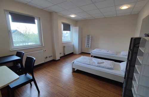 Hochheim am Main Apartment | Monter24 - Central Business Hub with Kitchen & Breakfast
