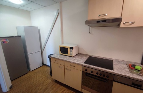 Hochheim am Main Apartment | Monter24 - Central Business Hub with Kitchen & Breakfast