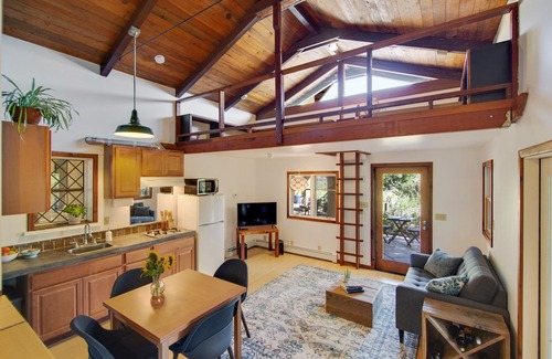 Day Valley Cottage | Serene Corralitos Farm Retreat with Aquarium Tickets Included